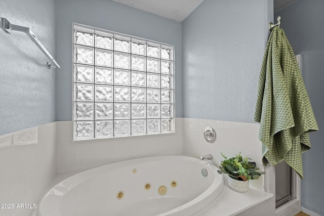 11405 W Windsor Ave, Avondale, AZ 85392 - full bath featuring plenty of natural light and a jetted tub