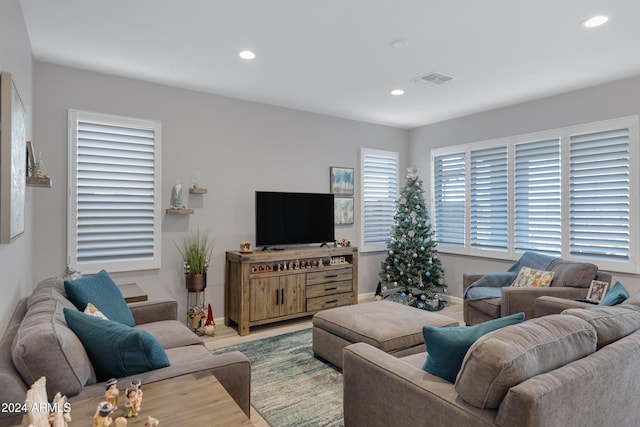 living room featuring recessed lighting, visible vents, and baseboards