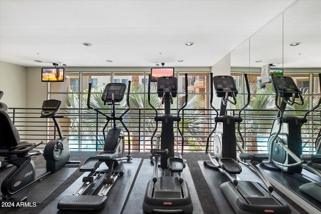 exercise room featuring recessed lighting