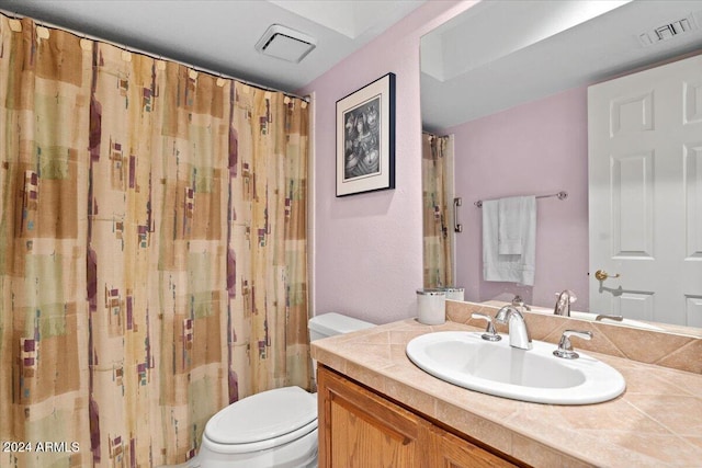 bathroom featuring a shower with curtain, vanity, and toilet