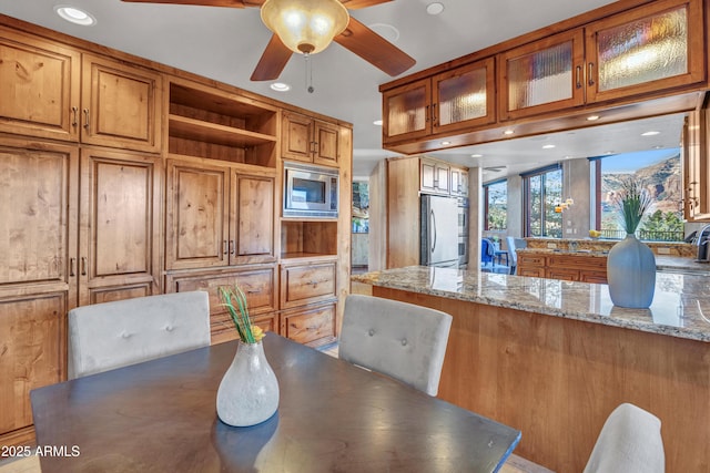 dining area with ceiling fan