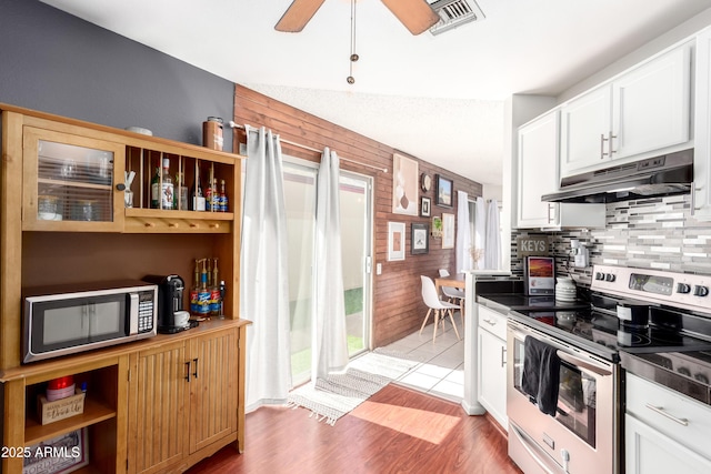 kitchen featuring plenty of natural light, under cabinet range hood, visible vents, and appliances with stainless steel finishes