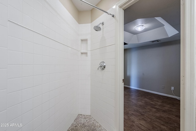 bathroom featuring a tile shower