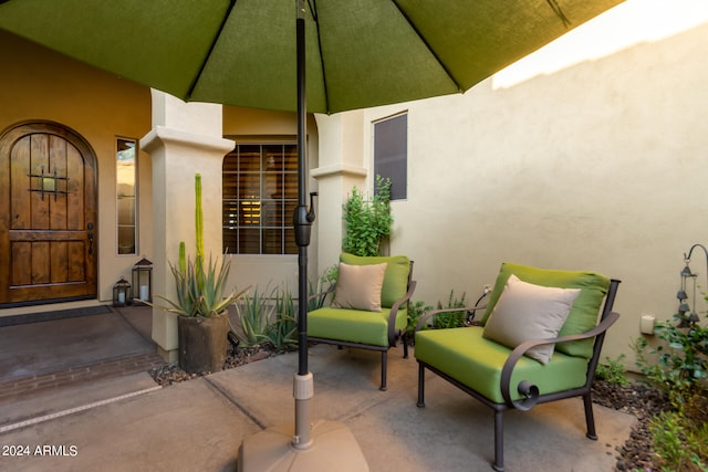 entrance to property featuring a patio and stucco siding