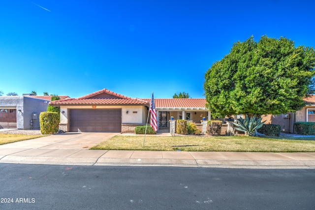 view of front facade with a garage and a front yard