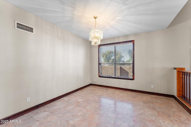 unfurnished room featuring an inviting chandelier, visible vents, and baseboards