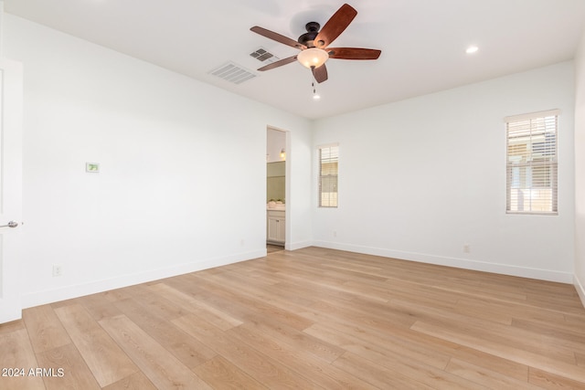 empty room featuring light hardwood / wood-style floors and ceiling fan