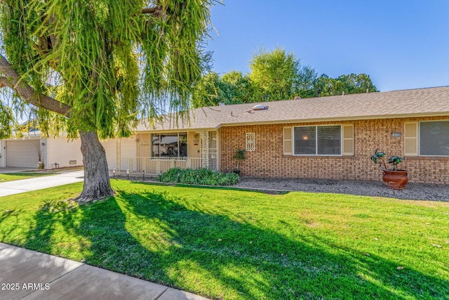 ranch-style home featuring a front lawn