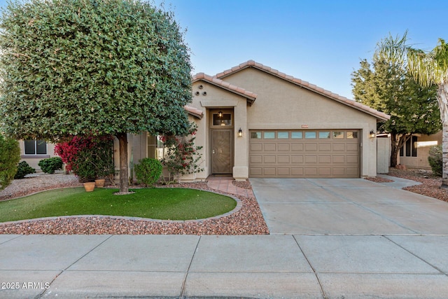 view of front of property featuring a front lawn and a garage