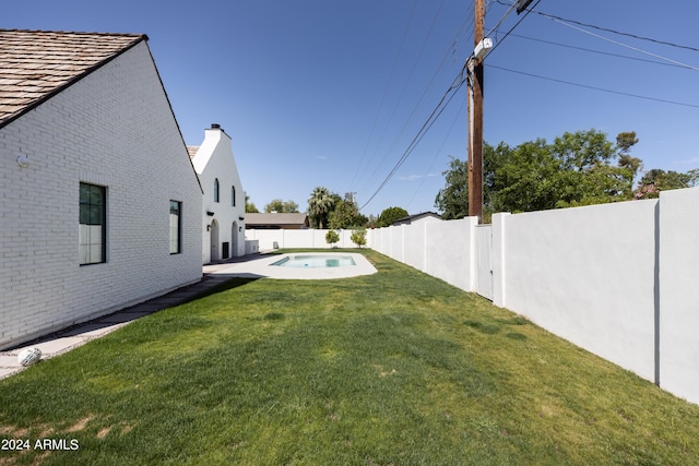 view of yard with a fenced in pool