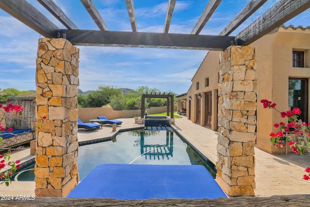 view of pool featuring a pergola, a jacuzzi, and a patio