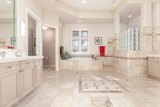 3205 S Ponderosa Dr, Gold Canyon, AZ 85118 - bathroom featuring a tray ceiling, a garden tub, vanity, and recessed lighting