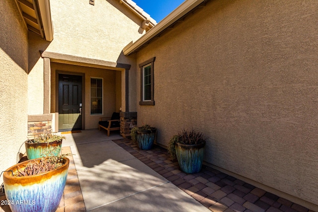 entrance to property featuring a patio