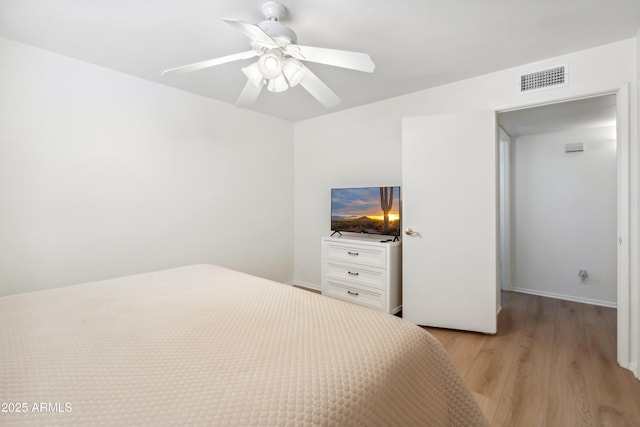8135 N 5th St, Phoenix, AZ 85020 - bedroom with light wood finished floors and ceiling fan