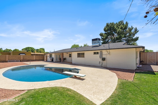 8135 N 5th St, Phoenix, AZ 85020 - view of pool featuring a patio area, a diving board, a gate, and central AC