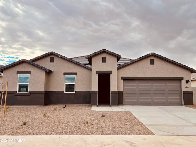 view of front of property featuring a garage