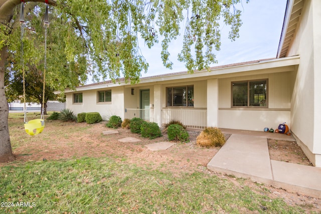 ranch-style home featuring a porch