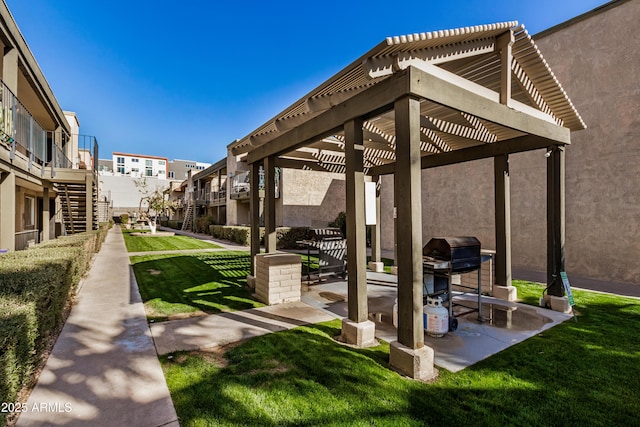2228 E Campbell Ave Unit 116, Phoenix, AZ 85016 - surrounding community featuring a yard, a patio area, and a pergola