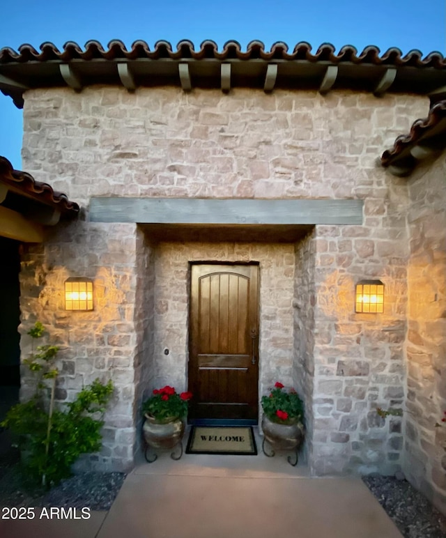 7701 E Golden Eagle Cir, Gold Canyon, AZ 85118 - view of exterior entry with stone siding
