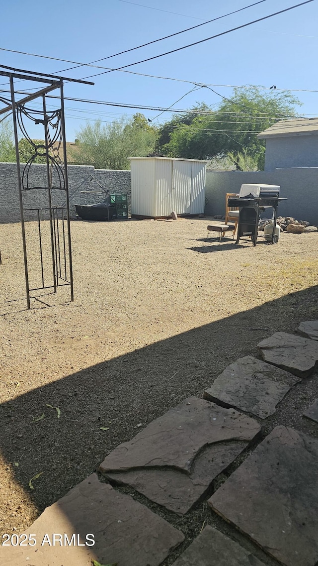 265 W 17th Ave, Apache Junction, AZ 85120 - view of yard with a storage shed