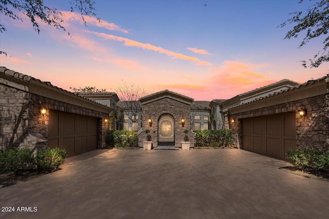 view of front facade featuring a garage