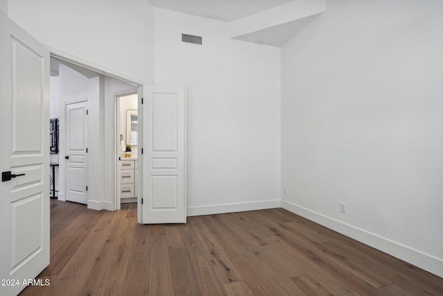 spare room with dark hardwood / wood-style floors