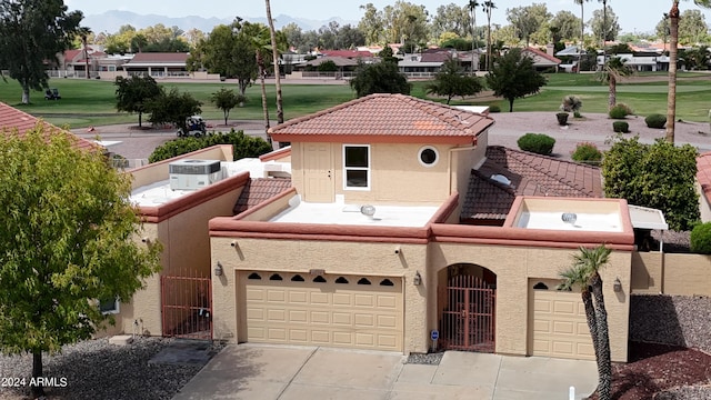 view of front facade featuring stucco siding, a garage, driveway, and a tile roof