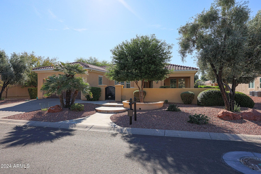 view of front of property