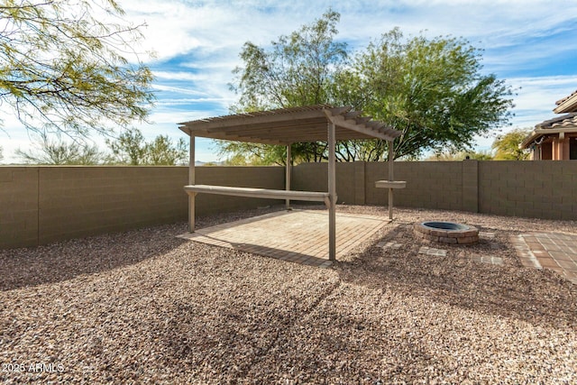 view of yard featuring a pergola, a patio area, and a fire pit