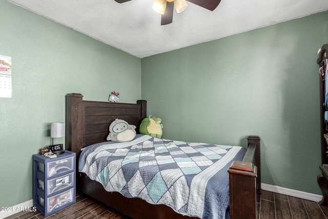 bedroom featuring ceiling fan