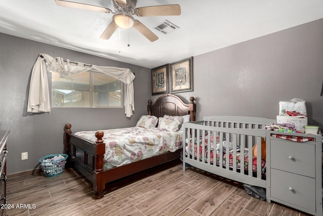 bedroom with ceiling fan