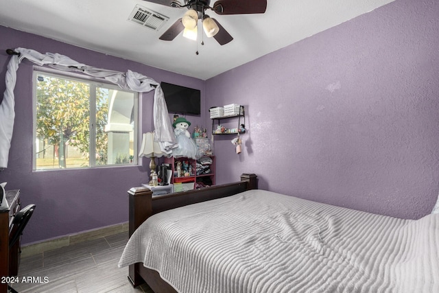 bedroom featuring ceiling fan