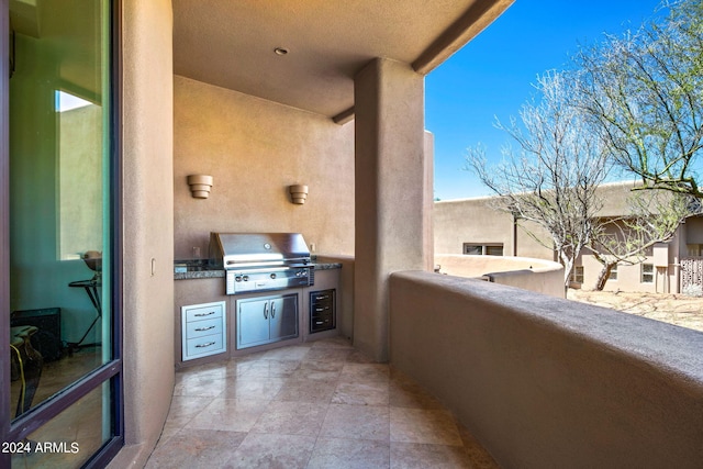 balcony featuring a grill