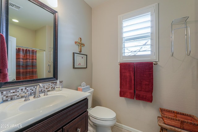 bathroom featuring a shower with shower curtain, vanity, toilet, and backsplash