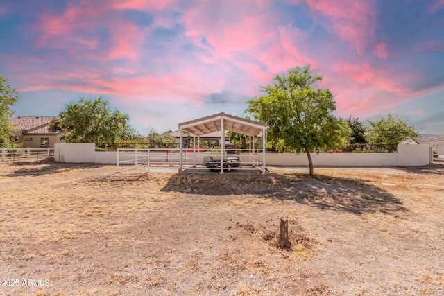 view of yard at dusk