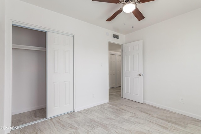 unfurnished bedroom featuring ceiling fan and a closet