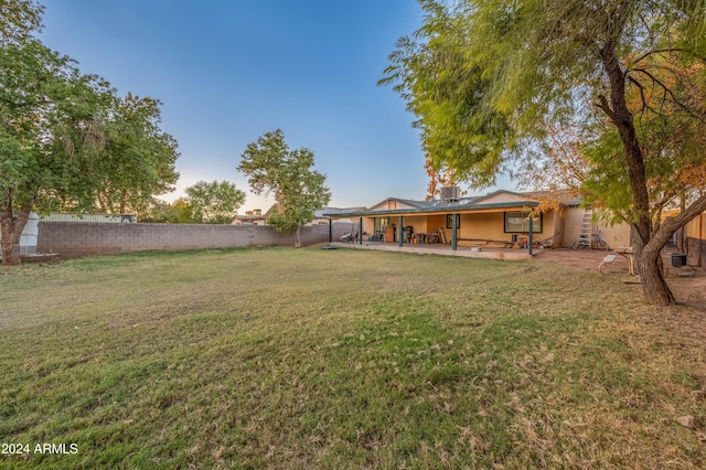 6415 W Roosevelt St, Phoenix, AZ 85043 - view of yard featuring a patio