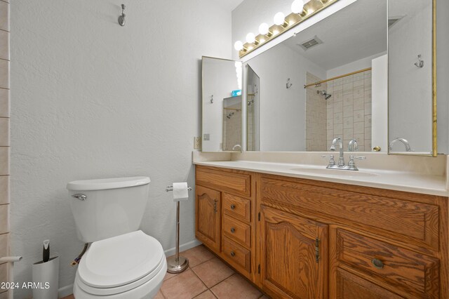 6415 W Roosevelt St, Phoenix, AZ 85043 - full bath featuring toilet, vanity, tile patterned floors, and a tile shower