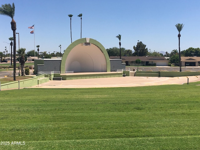 view of property's community featuring a yard