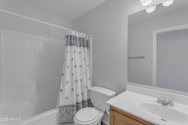 bathroom with shower / tub combo with curtain, vanity, and toilet