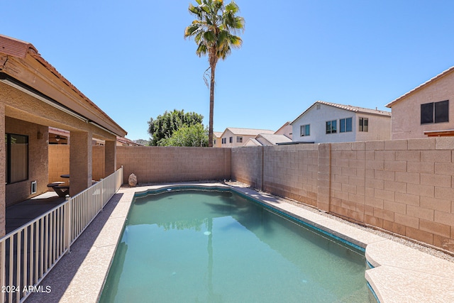 view of swimming pool