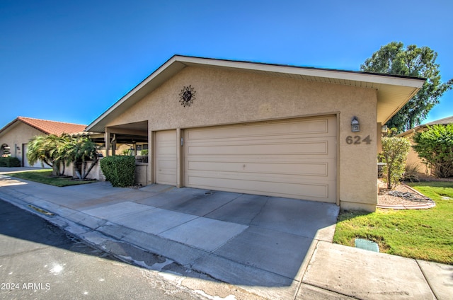 view of front facade featuring a garage