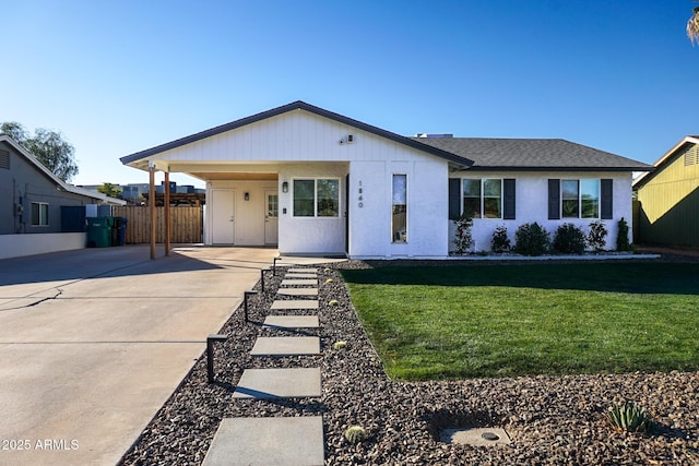 view of front of home with a front lawn and a carport