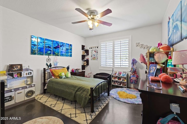 bedroom featuring ceiling fan