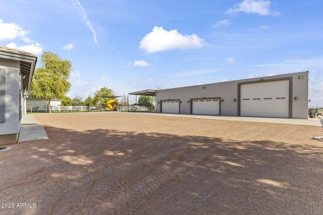 view of yard featuring an outdoor structure, fence, and a garage
