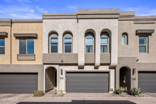 townhome / multi-family property featuring a garage