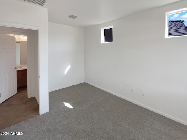 unfurnished room featuring carpet flooring