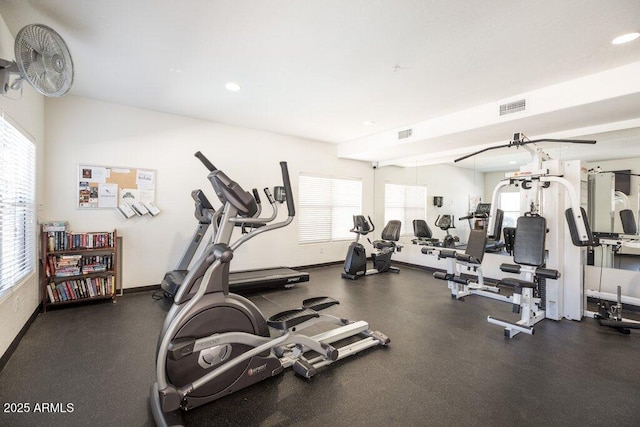 workout area with recessed lighting, visible vents, and baseboards