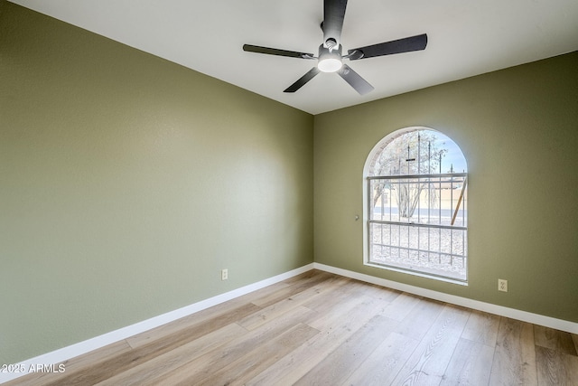 unfurnished room featuring light wood-type flooring and ceiling fan