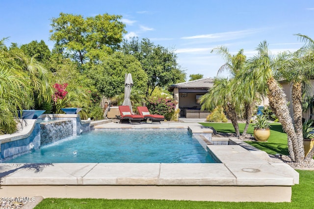 6918 E Ivyglen St, Mesa, AZ 85207 - swimming pool with a patio area